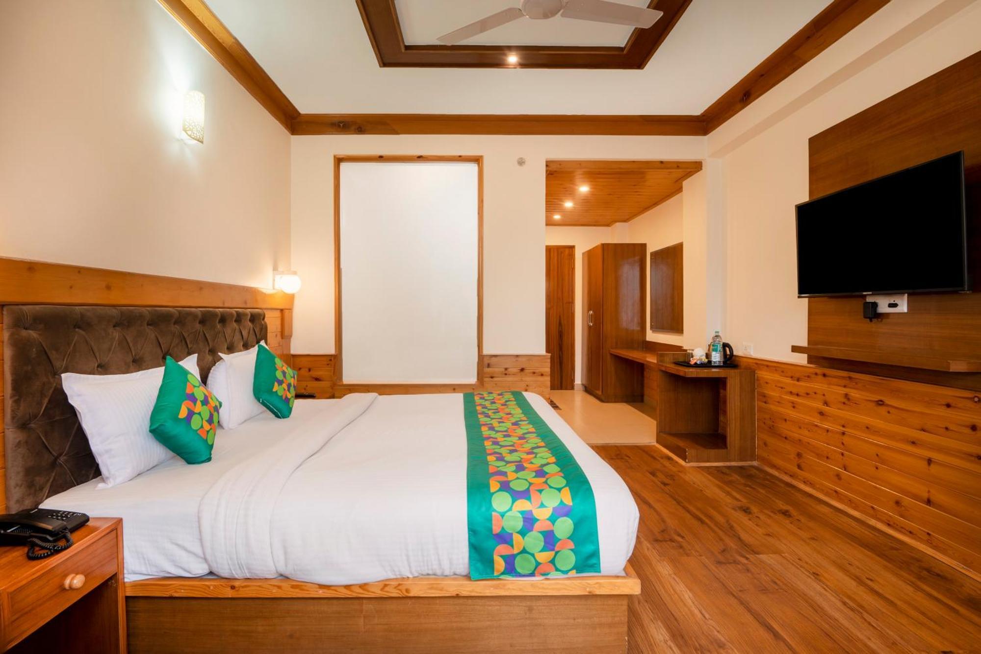 Hotel Treebo Premium Sattva With Mountain View à Manāli Extérieur photo