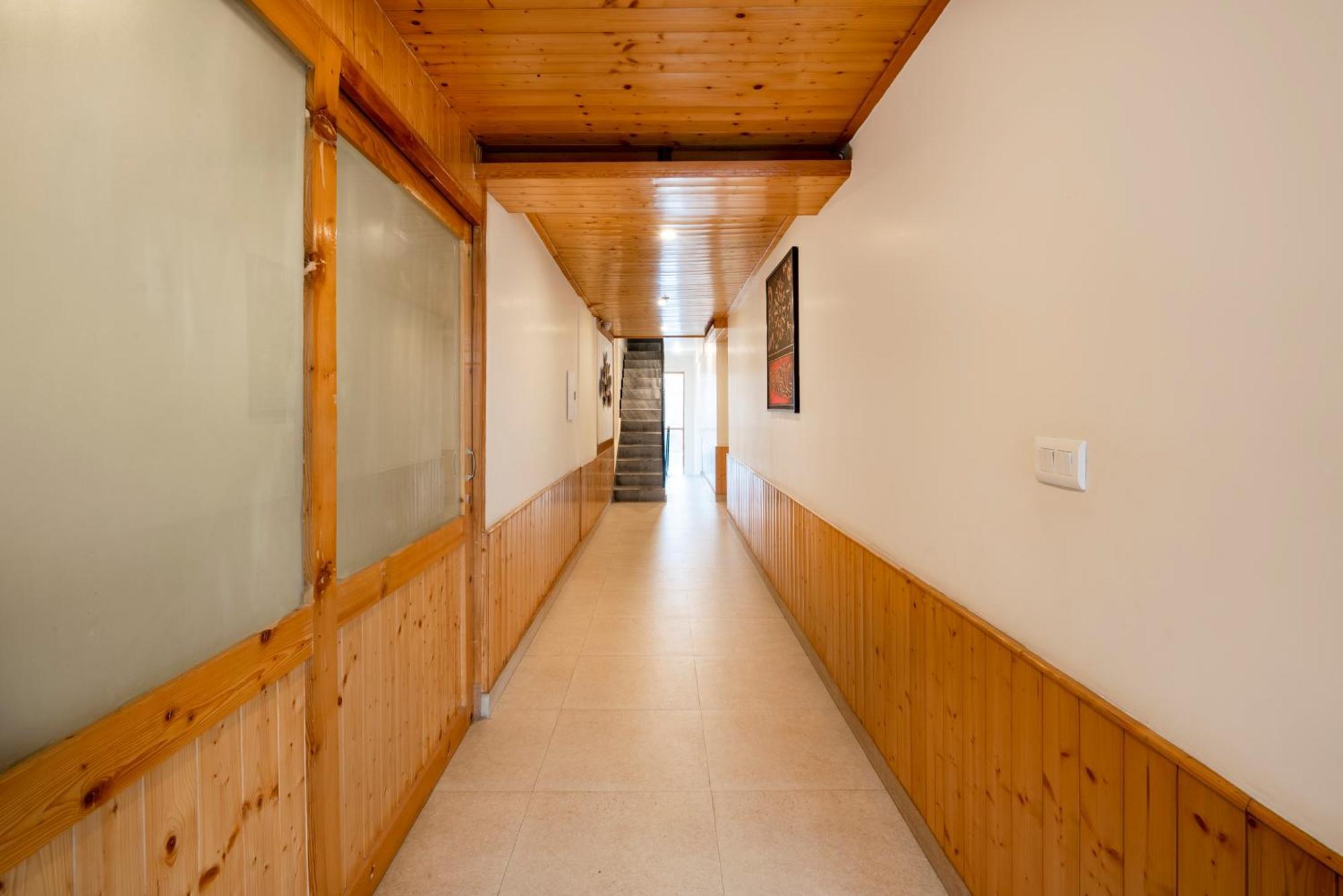 Hotel Treebo Premium Sattva With Mountain View à Manāli Extérieur photo