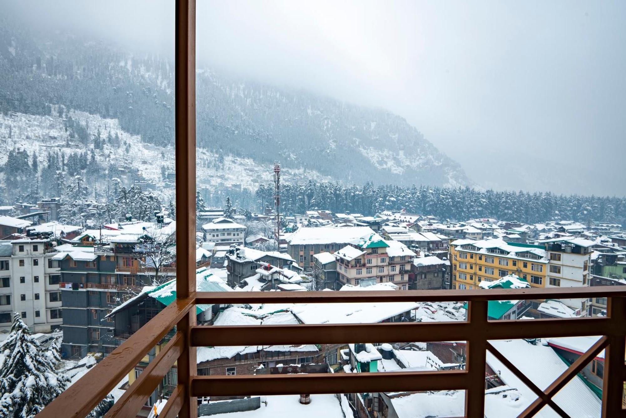 Hotel Treebo Premium Sattva With Mountain View à Manāli Extérieur photo