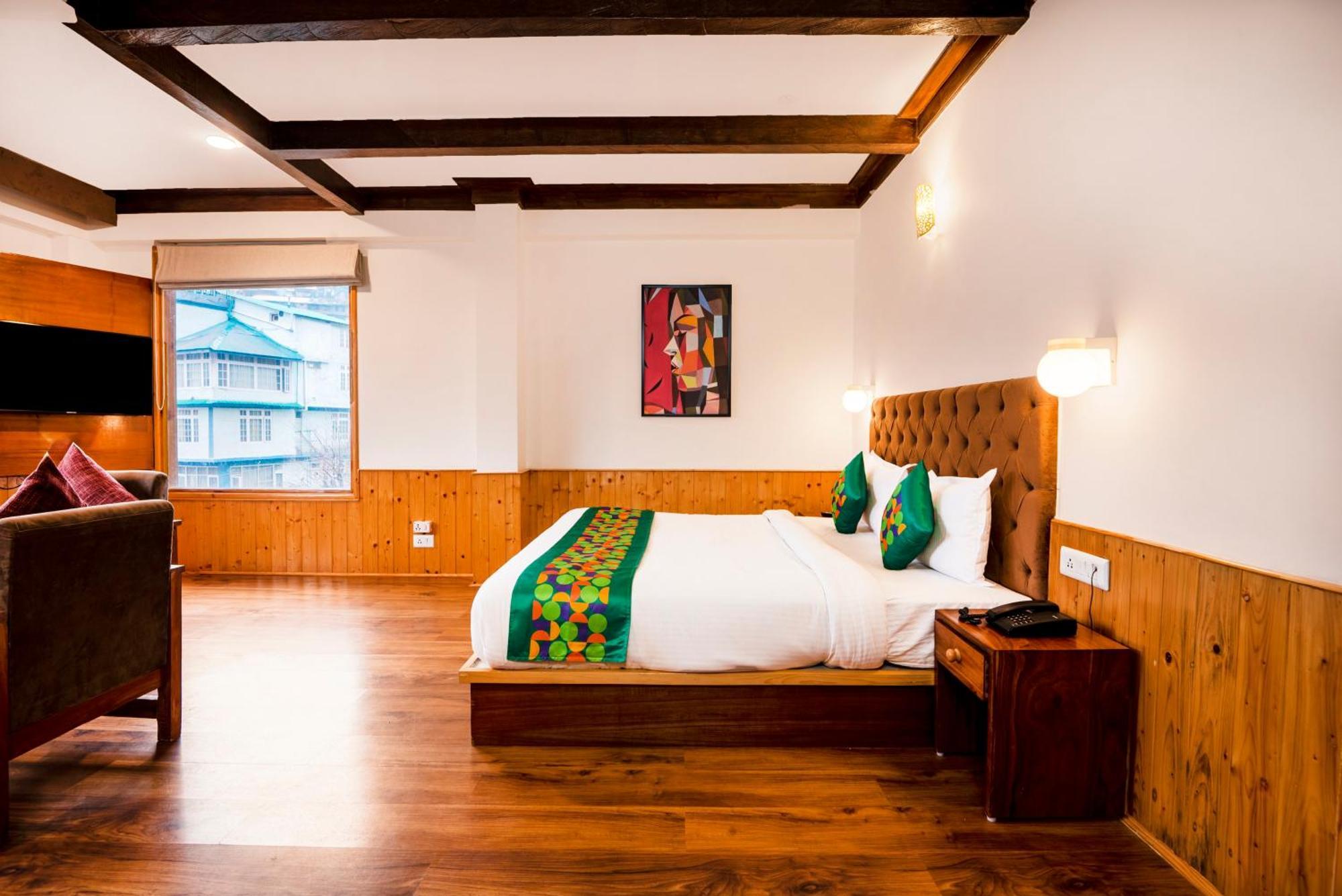 Hotel Treebo Premium Sattva With Mountain View à Manāli Extérieur photo
