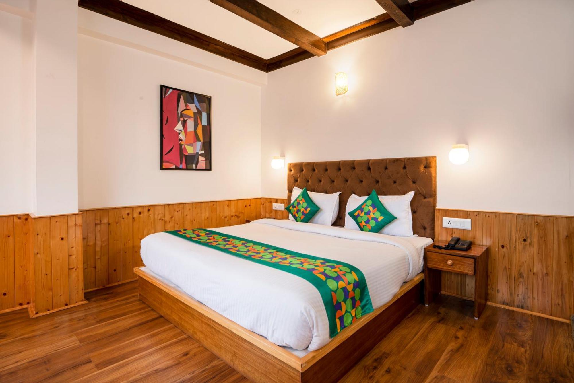 Hotel Treebo Premium Sattva With Mountain View à Manāli Extérieur photo