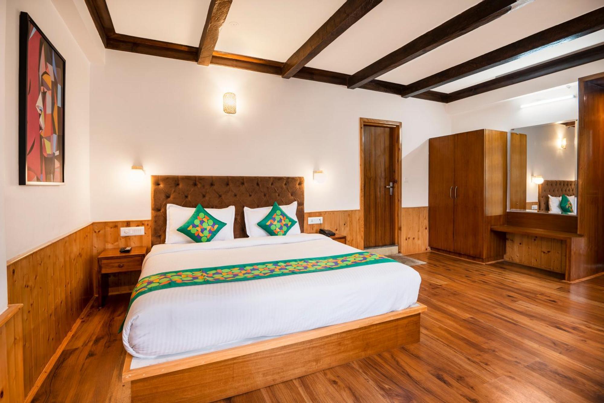 Hotel Treebo Premium Sattva With Mountain View à Manāli Extérieur photo