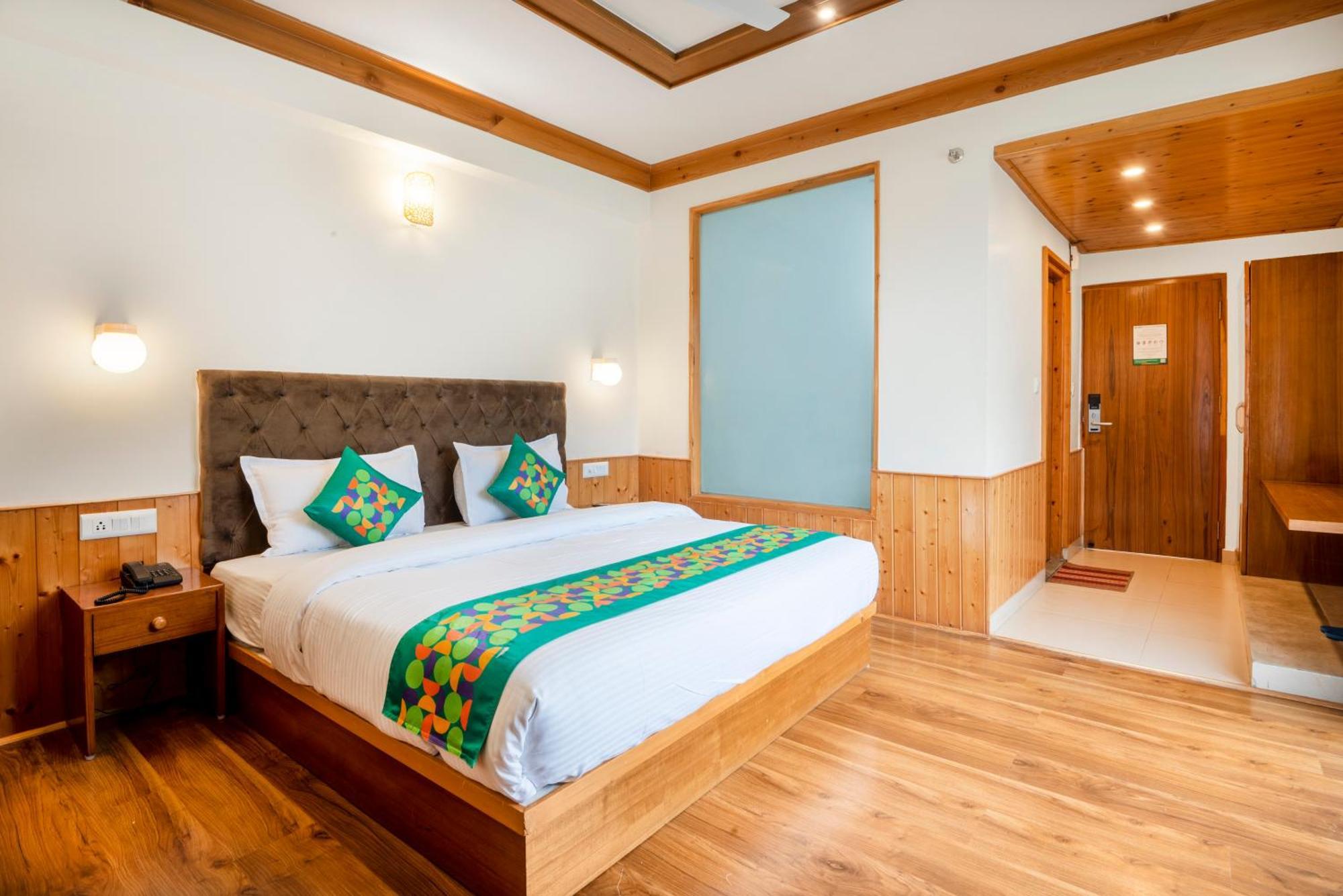 Hotel Treebo Premium Sattva With Mountain View à Manāli Extérieur photo
